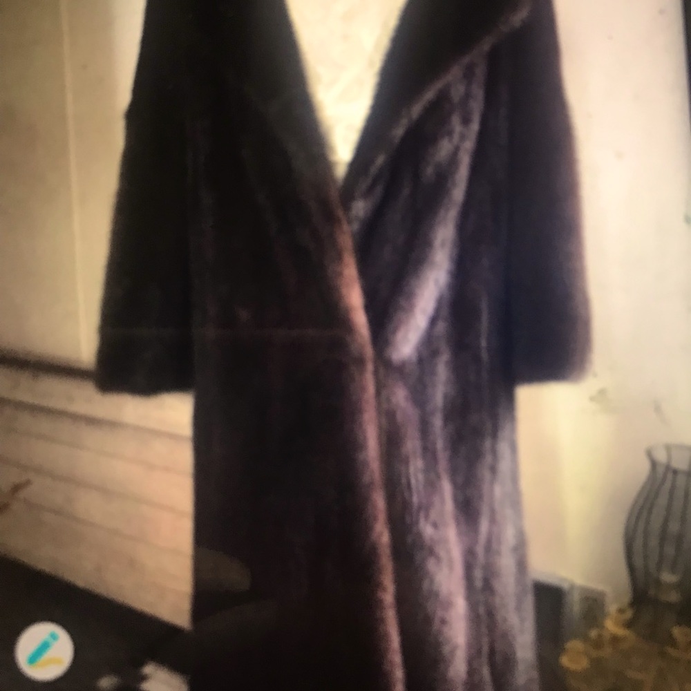 Gorgeous authentic mink coat, mahogany in color classic, luxurious, elegant
